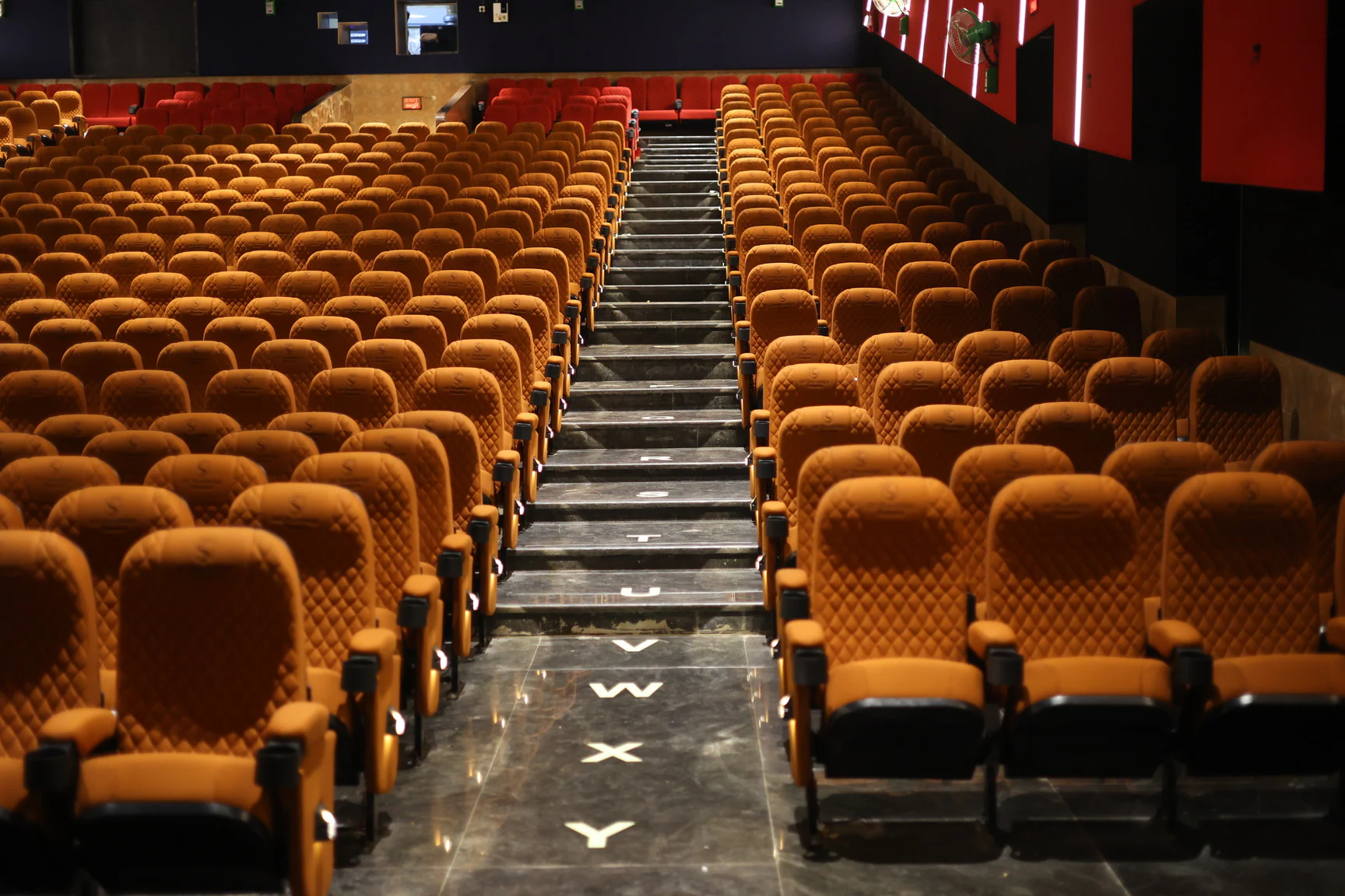 Sri Shanmuga Theatre (Near Tiruvottiyur) – Movie Theatre